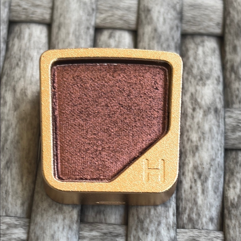 Brand New Hourglass Curator Eyeshadow in Act